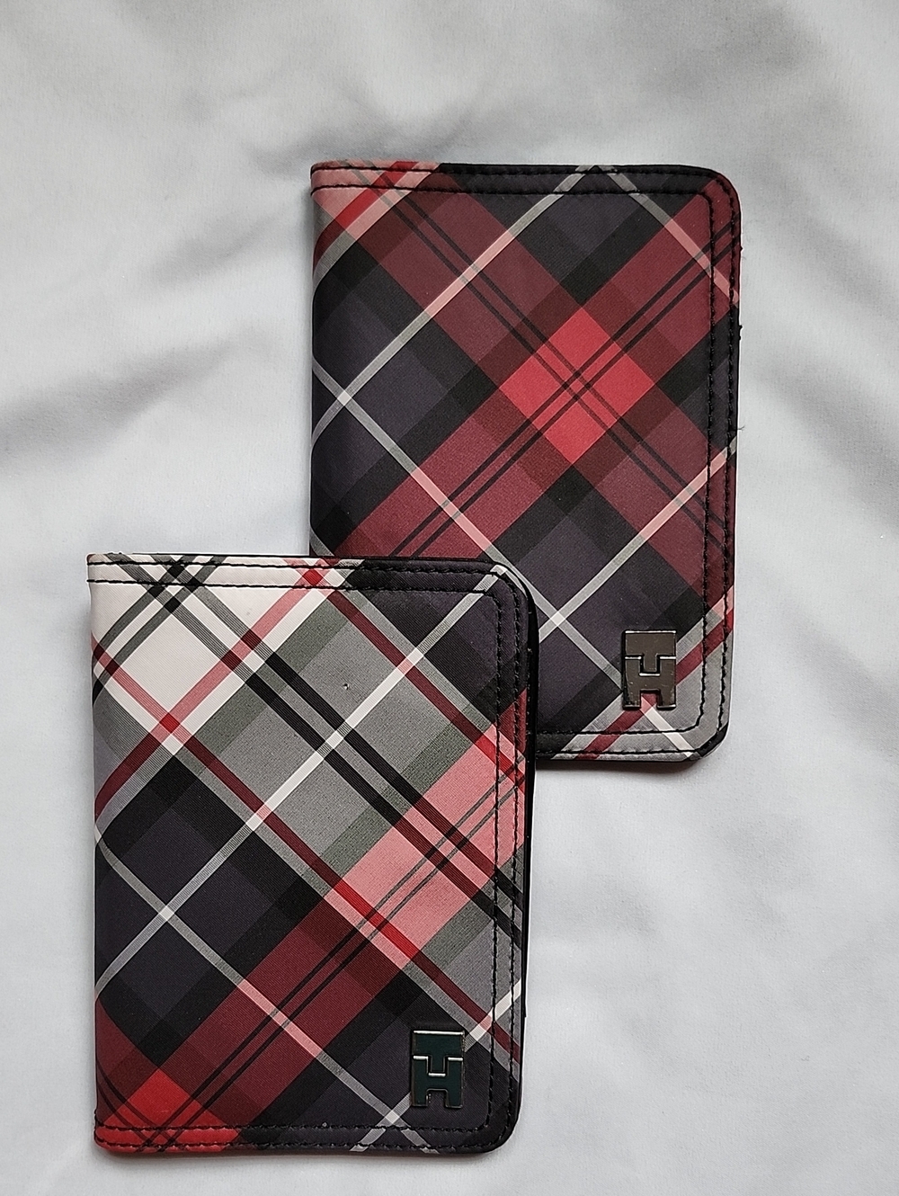Tommy Hilfiger Plaid Passport Wallet - Red/Black